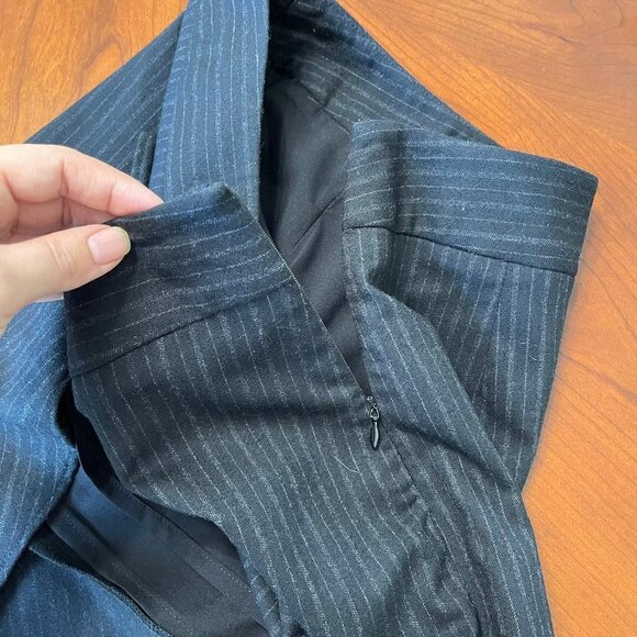 Banana Republic Stretch Mini Skirt. Size 2. Wool Mini Black Gray Striped. - Picture 4 of 7